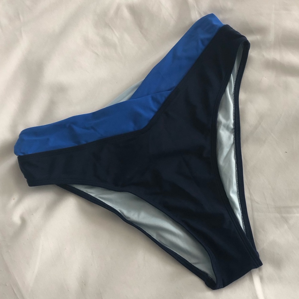 CUPSHE Navy Blue V-waist Bikini Bottom Medium